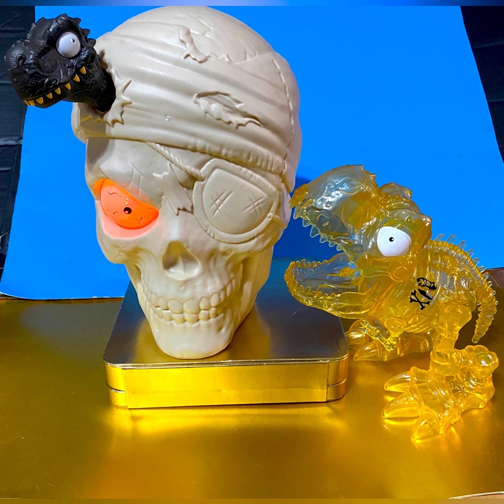 PIRATE SKULL & T-REX DINOSAUR ZURU INTERACTIVE TOY TALKS & LIGHTS UP MANY COLORS